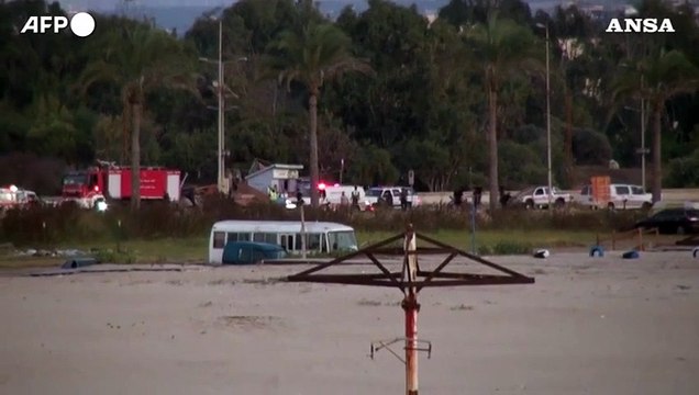 Libano, razzo israeliano colpisce mezzi di soccorso a Tiro