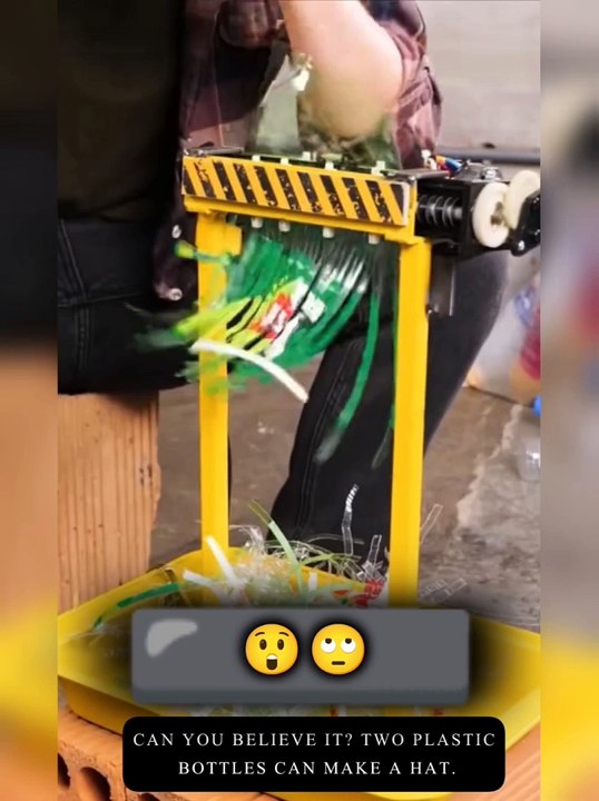 Can you believe it? Two plastic bottles can actually make a hat.| Entertainment video