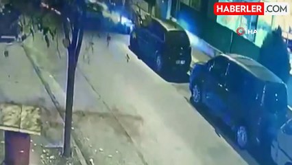 Bursa'da Kontrolden Çıkan Araç Park Halindeki Araçlara Çarptı