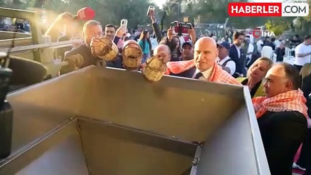 19. Ayvalık Uluslararası Zeytin ve Turizm Festivali'nde Bin Yıllık Zeytin Hasadı Gerçekleşti