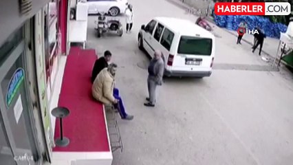 Siirt'te Kontrolden Çıkan Araç Motosiklete Çarptı, Panik Anları Güvenlik Kamerasında