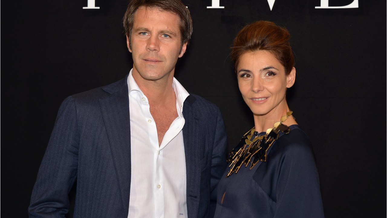 GALA VIDÉO - De passage à Paris, Emmanuel-Philibert de Savoie retrouve sa femme Clotilde Courau pour une soirée pas comme les autres