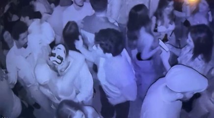 Taksim'de 'Cadılar Bayramı' partisinde 6 kişinin telefonunu çaldılar
