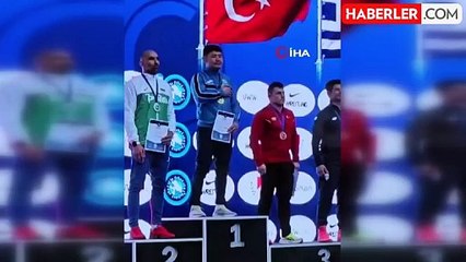 Kırık Kaburgasıyla Dünya Üçüncüsü Oldu