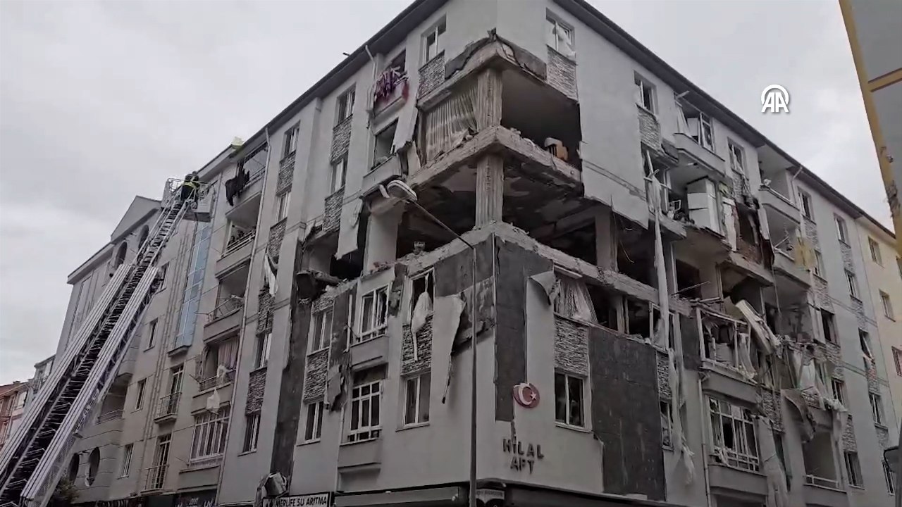 Çorum'da binada meydana gelen patlama anı kamerada
