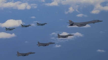 미 전략폭격기 참여 한미일 공중훈련..."북 ICBM 대응" / YTN