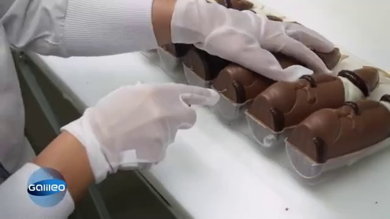 So werden Schoko Weihnachtsmänner hergestellt!