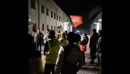 Prato, lavoratori in sciopero al Macrolotto