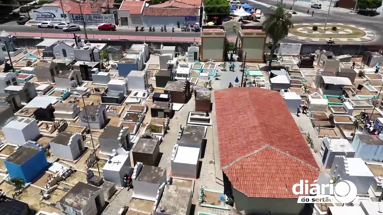 Católicos lotam cemitérios de Cajazeiras no Dia de Finados e padres falam da importância da data