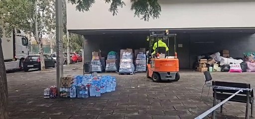 El barrio de La Mina de Sant Adrià se vuelca con Valencia