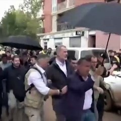 İspanya'da sel bölgesindeki afetzedeler Kral ve Başbakan'ı protesto etti