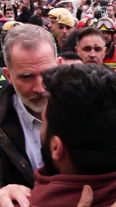 Las imágenes inéditas de la tensa visita de los Reyes Felipe y Letizia a la zona cero de la DANA