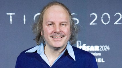 GALA VIDEO - Philippe Katerine a déjà imaginé ses obsèques : “Un film documentaire pour décrire dans le détail mes funérailles”