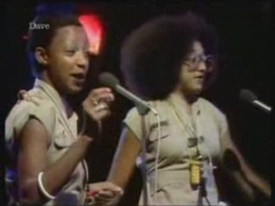 Althea & Donna - 'Uptown top rankin' (live)'
