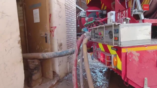 ERICAM realiza labores de achique y búsqueda de víctimas en Benetússer y Sedaví