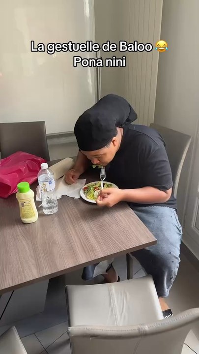 Baloo imite la danse dans Pona Nini de Tiakola