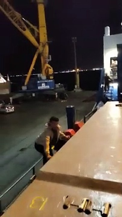 Son dakika… İstanbul’da gemi baskını