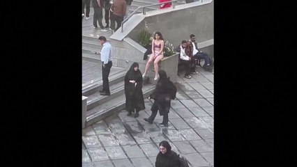 "이란 여자대학생, '히잡단속 항의' 속옷 시위하다 체포 / YTN