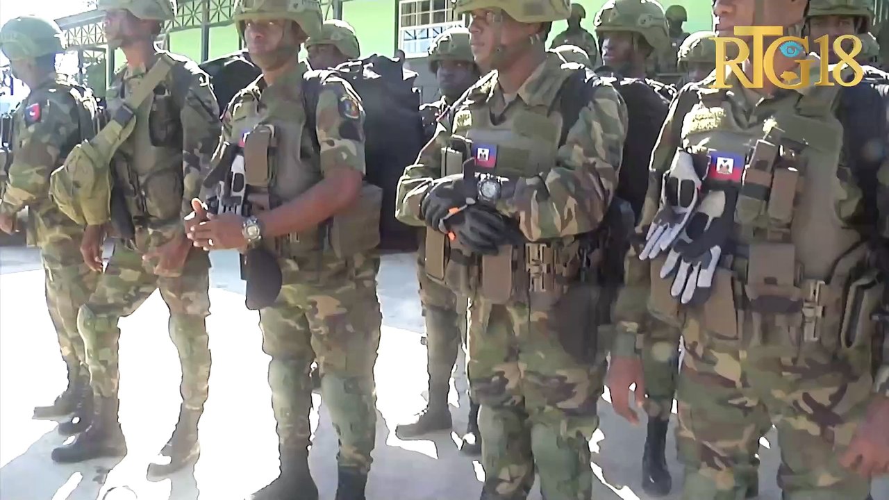 Yon premye gwoup 25 militè FAD'H kite peyi a pou al pran fòmasyon nan peyi Lafrans