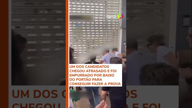 Enem: jovem é 'empurrado' por baixo de portão segundos antes de fechamento para prova