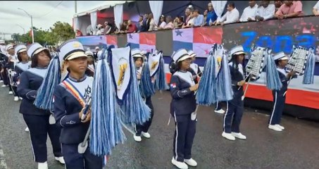 Colonenses celebran el 3 de noviembre bajo la lluvia, sin perder el espíritu patriótico