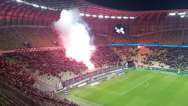 Kibice Lechii Gdańsk uczcili przed meczem z Cracovią pamięć o dzieciach