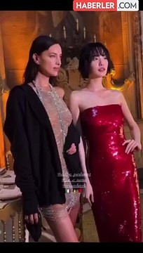 Dünyaca ünlü model Irina Shayk, katıldığı etkinlikte tül elbisesi ile göz kamaştırdı