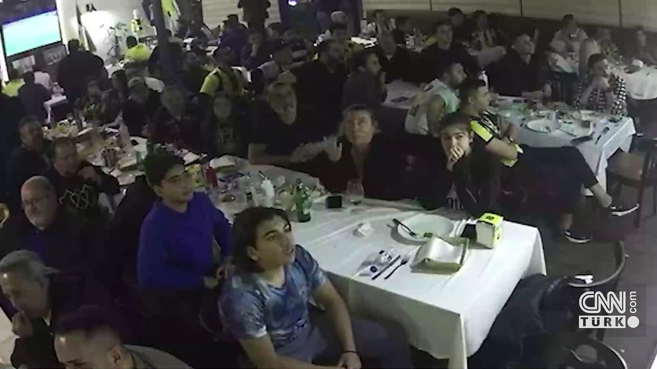 Fenerbahçe taraftarları, Trabzon'da son dakikada gelen Amrabat'ın golüyle kendilerinden geçtiler!