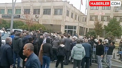Batman Belediyesi Önünde Protesto: Kayyum Atamasına Tepkiler Yükseliyor