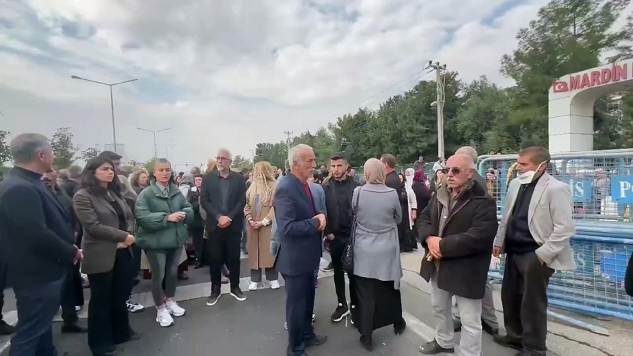 Polis ısırıp tokatlayan Saliha yine ortaya çıktı! Tehditler savurup böyle çemkirdi