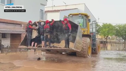 Trabajos de la UME en Utiel el 30 de octubre, día después de la dana