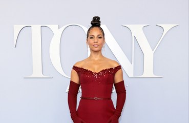Alicia Keys has warned Americans not to 'turn back the clock' by voting for Donald Trump