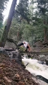 Faire ses exercices au dessus de la rivière... risqué