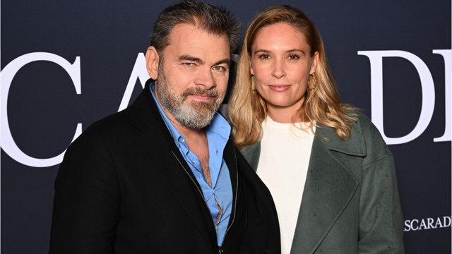 GALA VIDÉO - À la vie comme à la scène, Clovis Cornillac et sa femme Lilou Fogli ne se lâchent pas