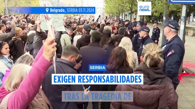 En Serbia exigen responsabilidades por la tragedia que dejó 14 muertos en una estación de tren por el derrumbe de una marquesina