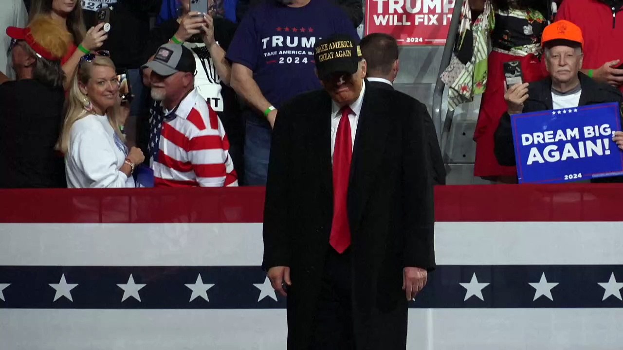 Etats-Unis: Trump appelle à un "raz-de-marée" républicain dans les urnes