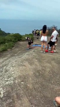 Homem morre após cair de parapente no Rio