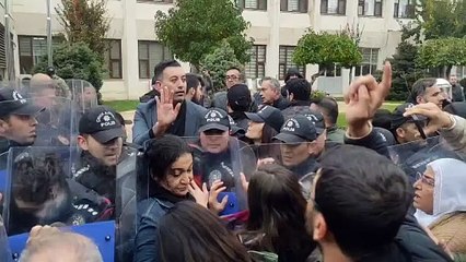 Batman Belediyesi önünde arbede: 9 kişi gözaltına alındı