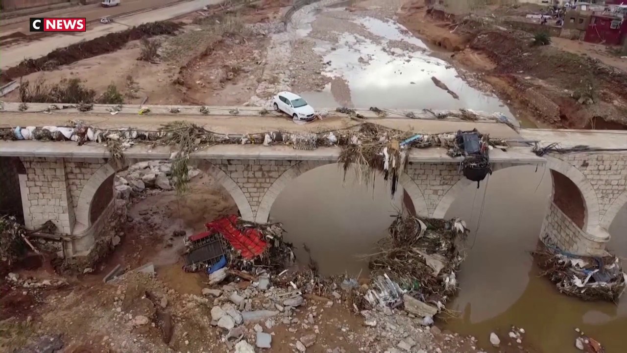 Inondations en Espagne : les recherches continu...