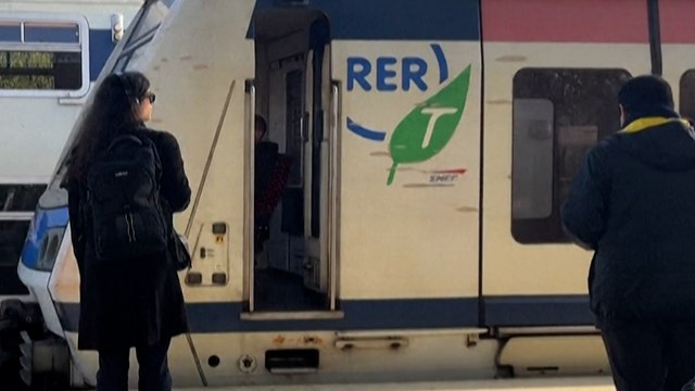 Quatre adolescents blessés à la hache à bord d'un RER à Ozoir