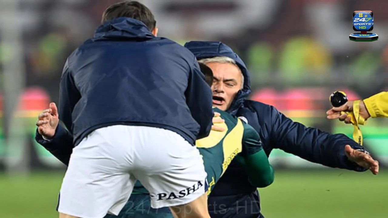 Jose Mourinho Hilariously Fails Knee-Slide Celebration after Star 102nd-minute Winner for Fenerbahce