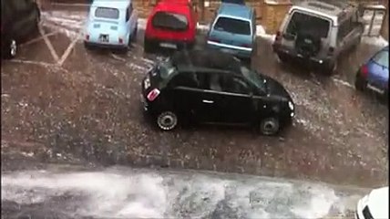 Loreto Aprutino, grandine e pioggia a volont? nel centro storico