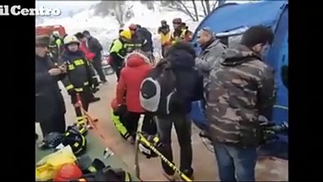 Hotel Rigopiano, con i vigili del fuoco sul luogo della tragedia