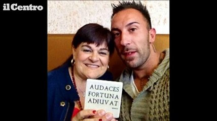 Pezzopane e lo spogliarellista: "Continuer? con i selfie, non ho nulla da nascondere"