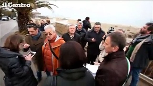 Sit-in di protesta contro l'elettrodotto Terna