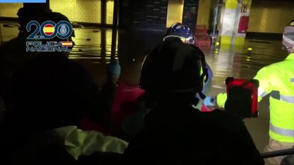 Aldaia, dentro il parcheggio allagato del centro commerciale Bonaire