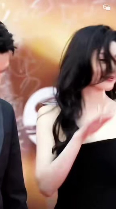 张天爱亮相活动，身材太性感了#张天爱 #身材 #明星 Zhang Tian Ai appeared at the event, her body is too sexy