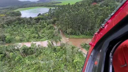 Homens ilhados em Palhoça