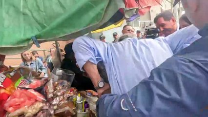Momento en que el exalcalde Nasry Asfura llega a los juzgados en materia de Criminalidad Organizada y Corrupción a su audiencia inicial.