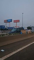 #valencia #espagne #espagna 3 minutes d’un #paysage de #desolation  sur #autoroute après le #passage de la #tornade : il ne s’agit pas d’un #film - aà moins que ce soit d’un #cauchemar - mais de la #réalité ! #imagessansson